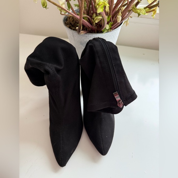 Elegant Black Women's Boots size 3 heels 4’inch pre- owned with 2 free gifts . - Picture 4 of 16